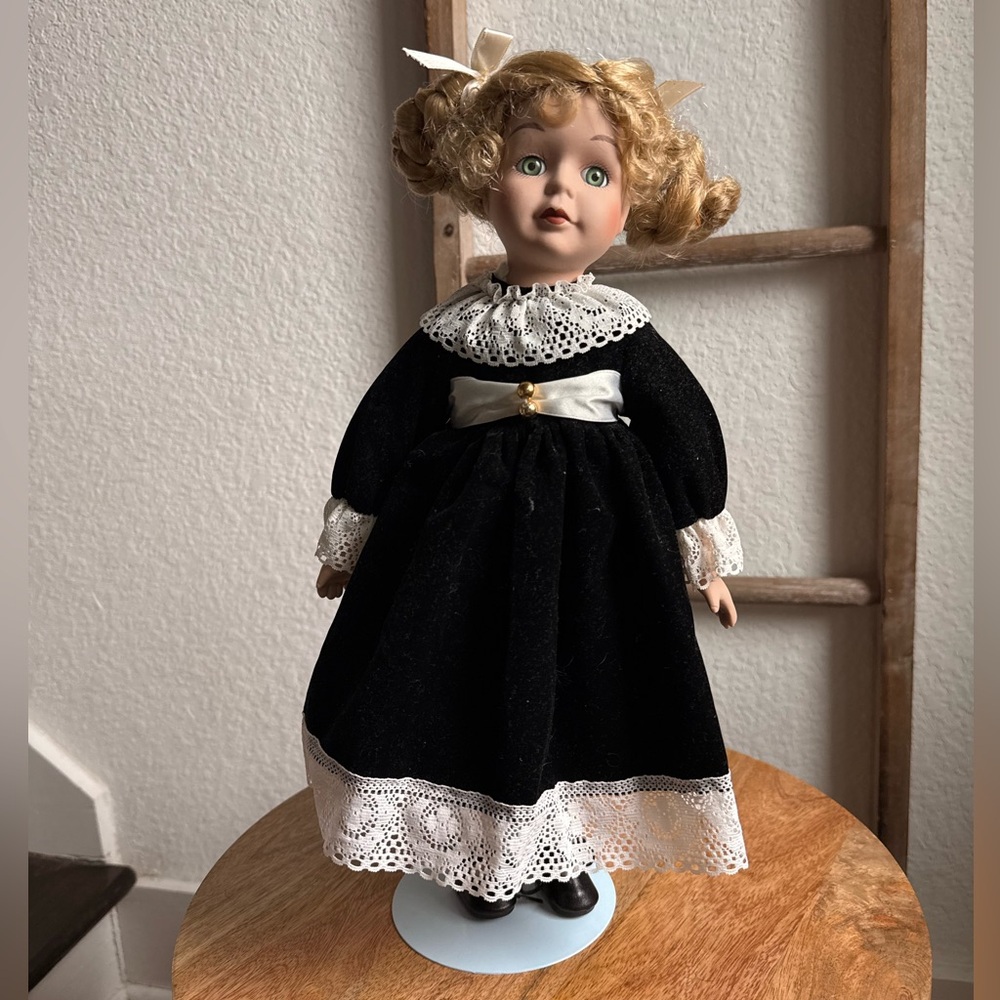 Brinns Vintage Porcelain Glass Doll 1994